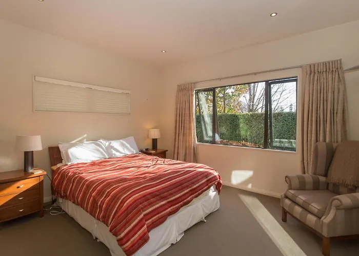 Modern Haven - *